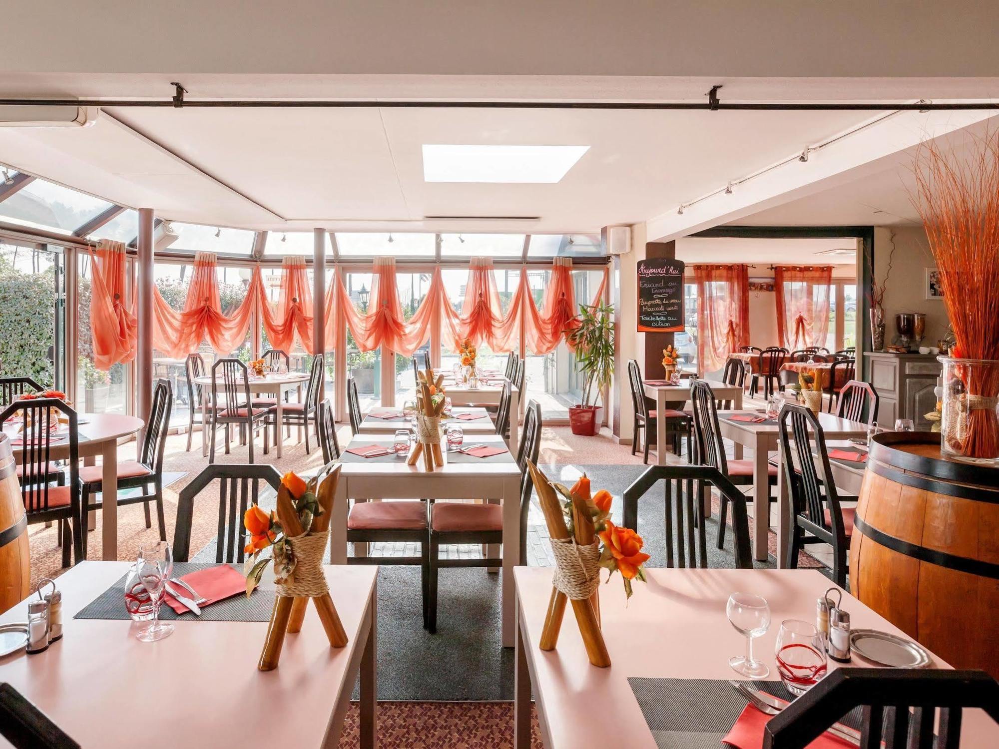 Logis Hotel Horus Restaurant Les Bruyeres Toulenne Εξωτερικό φωτογραφία